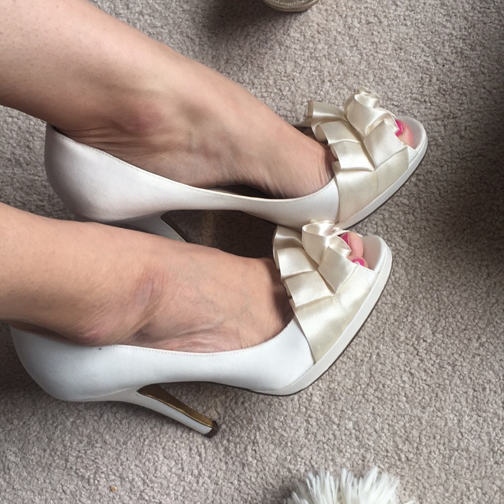White Pearl Color Heels - Picture 7 of 8